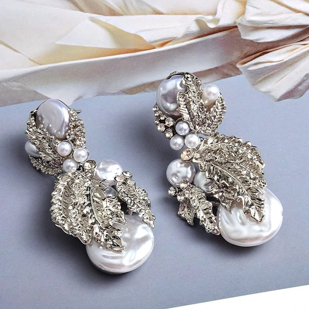 Silver pearl drop fashion jewelry earrings